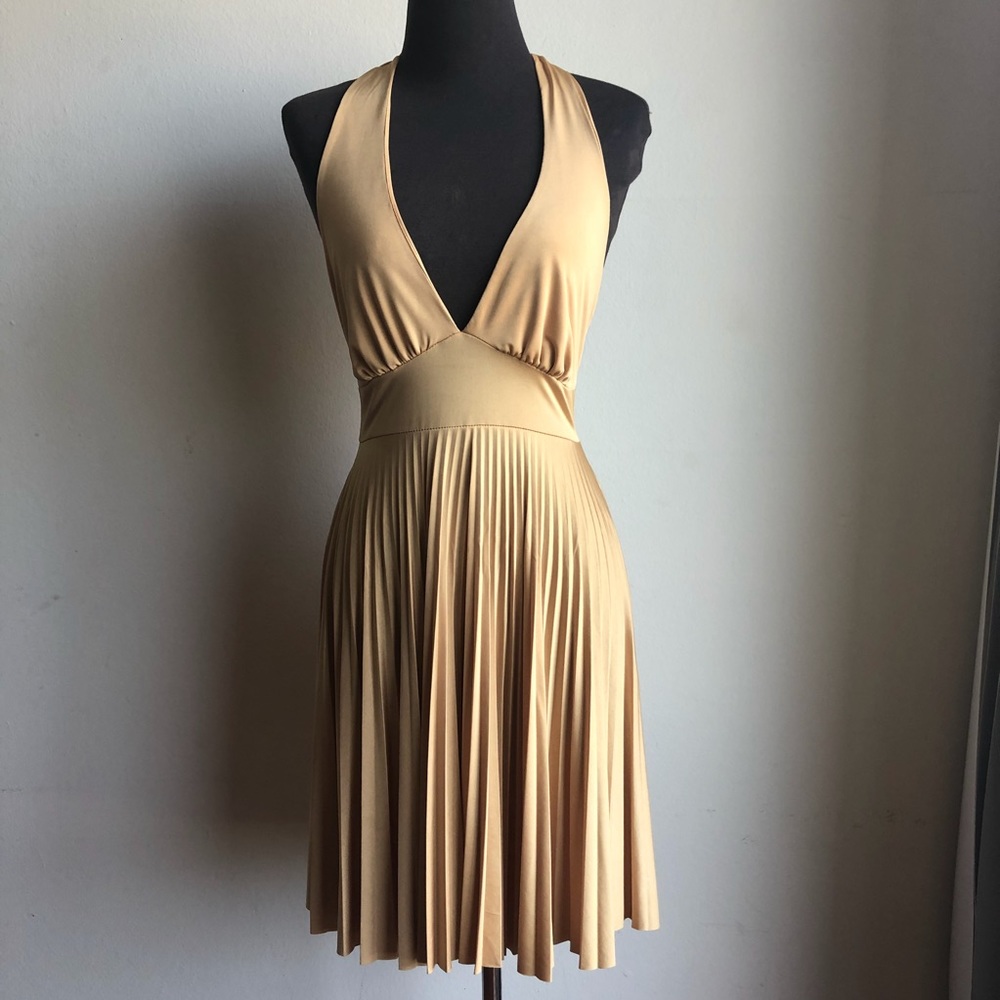 Soprano sz M gold marilyn Monroe flare dress